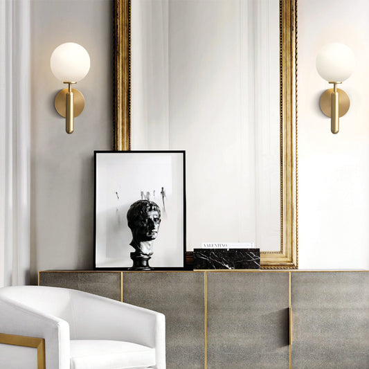 Minimalist Wall Sconce in Gold